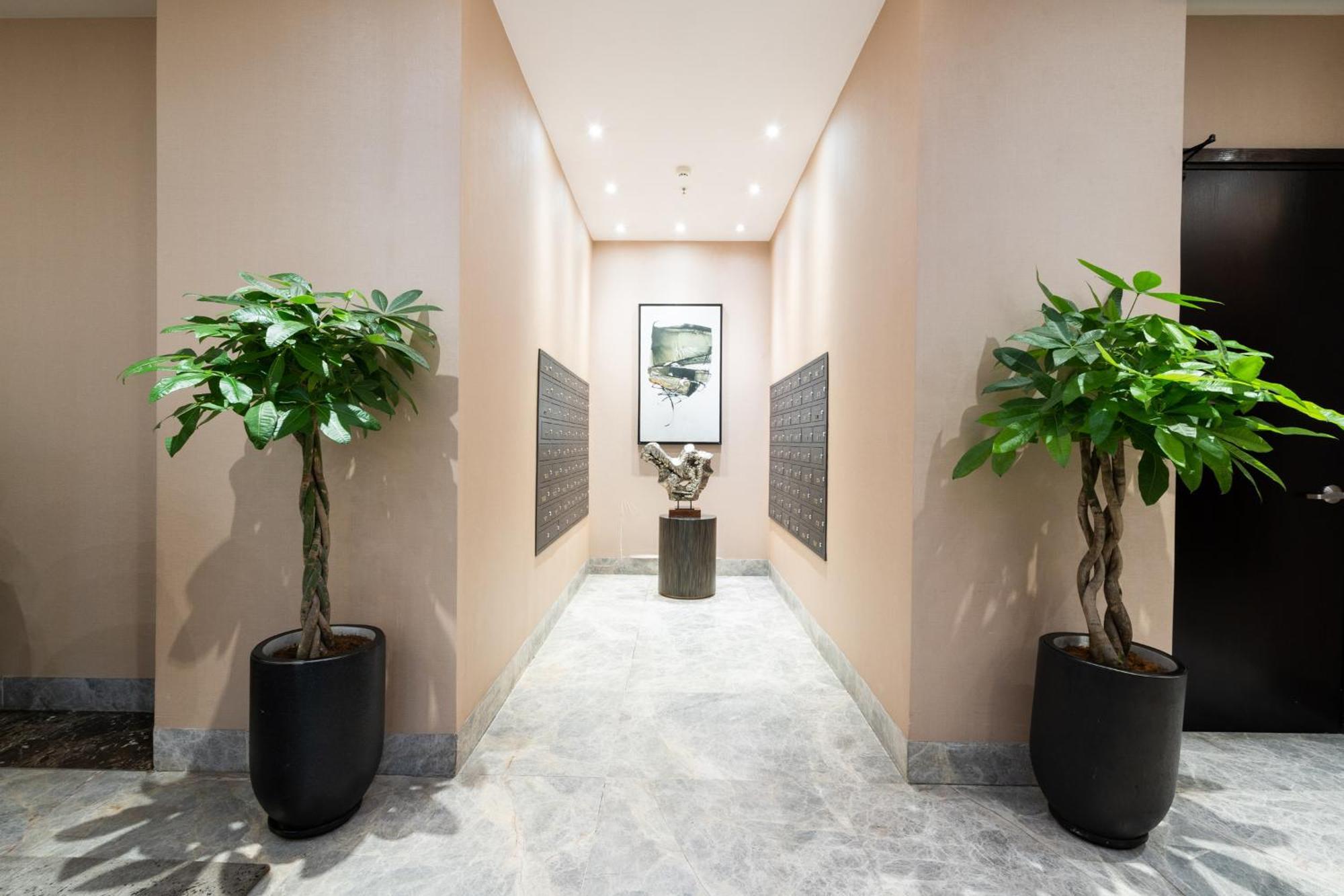 Khách sạn hẻo lánh Tracy D1mension Tower *